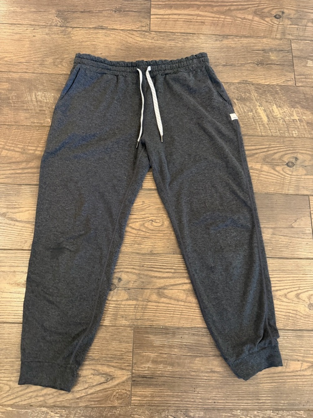 Vuori Women’s Heather Gray Joggers Size M
